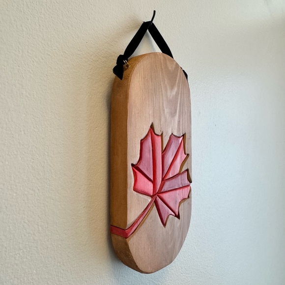 Maple leaf Wood Plaque - Picture 2 of 4